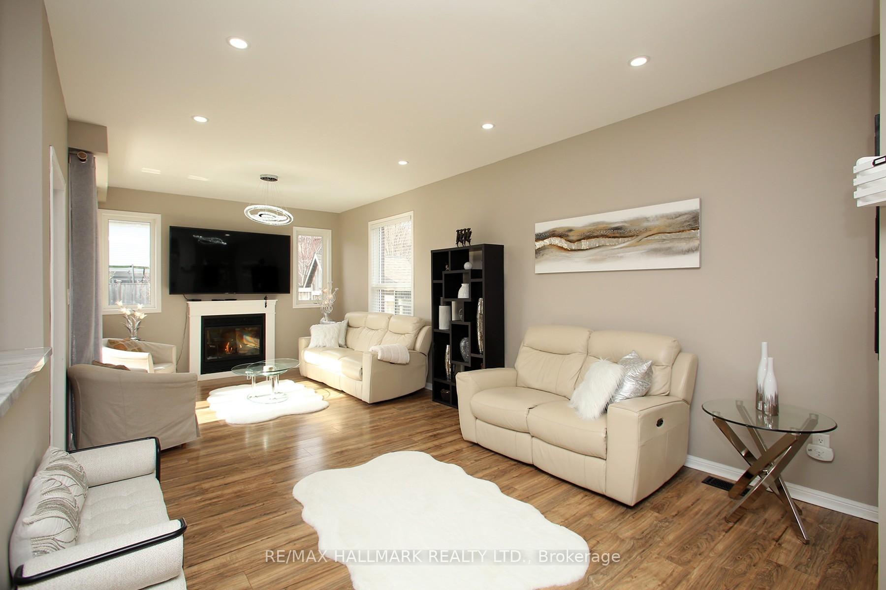 Photo 2 of 53 Russell Barton Lane, Uxbridge — HOMEH
