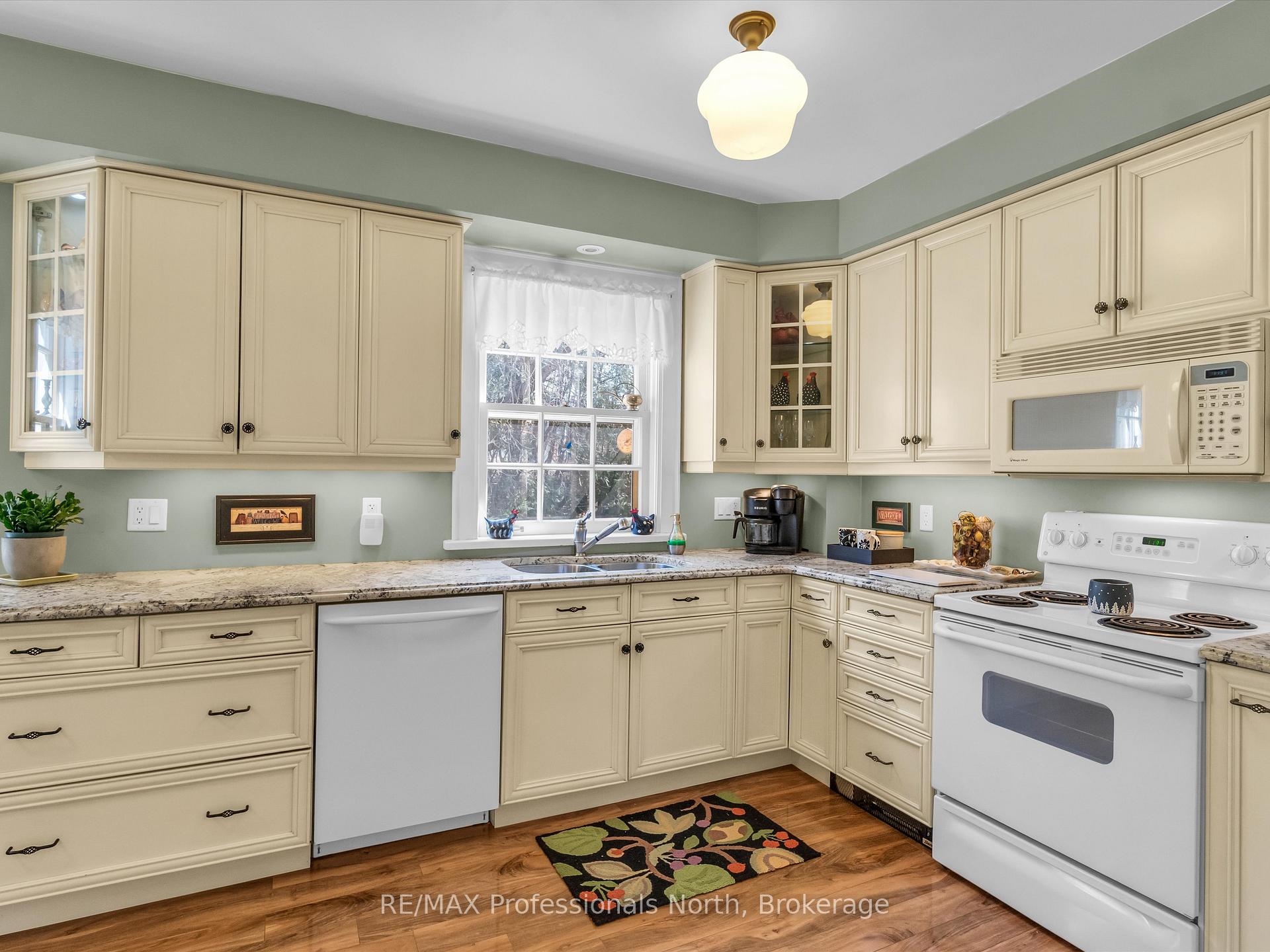 Photo 6 of 123 John Street, Bracebridge, Muskoka (N) — HOMEH