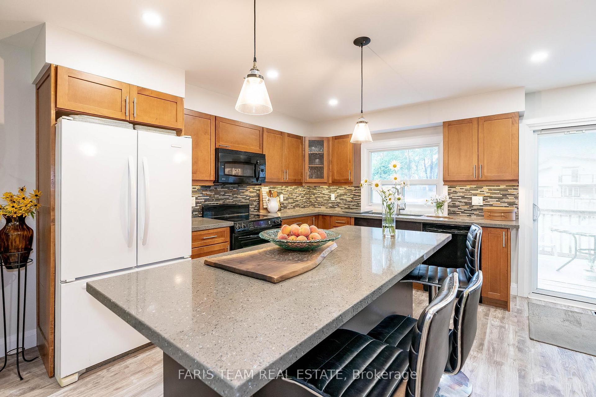Photo 5 of 882 Kennedy Road, Innisfil, Alcona — HOMEH