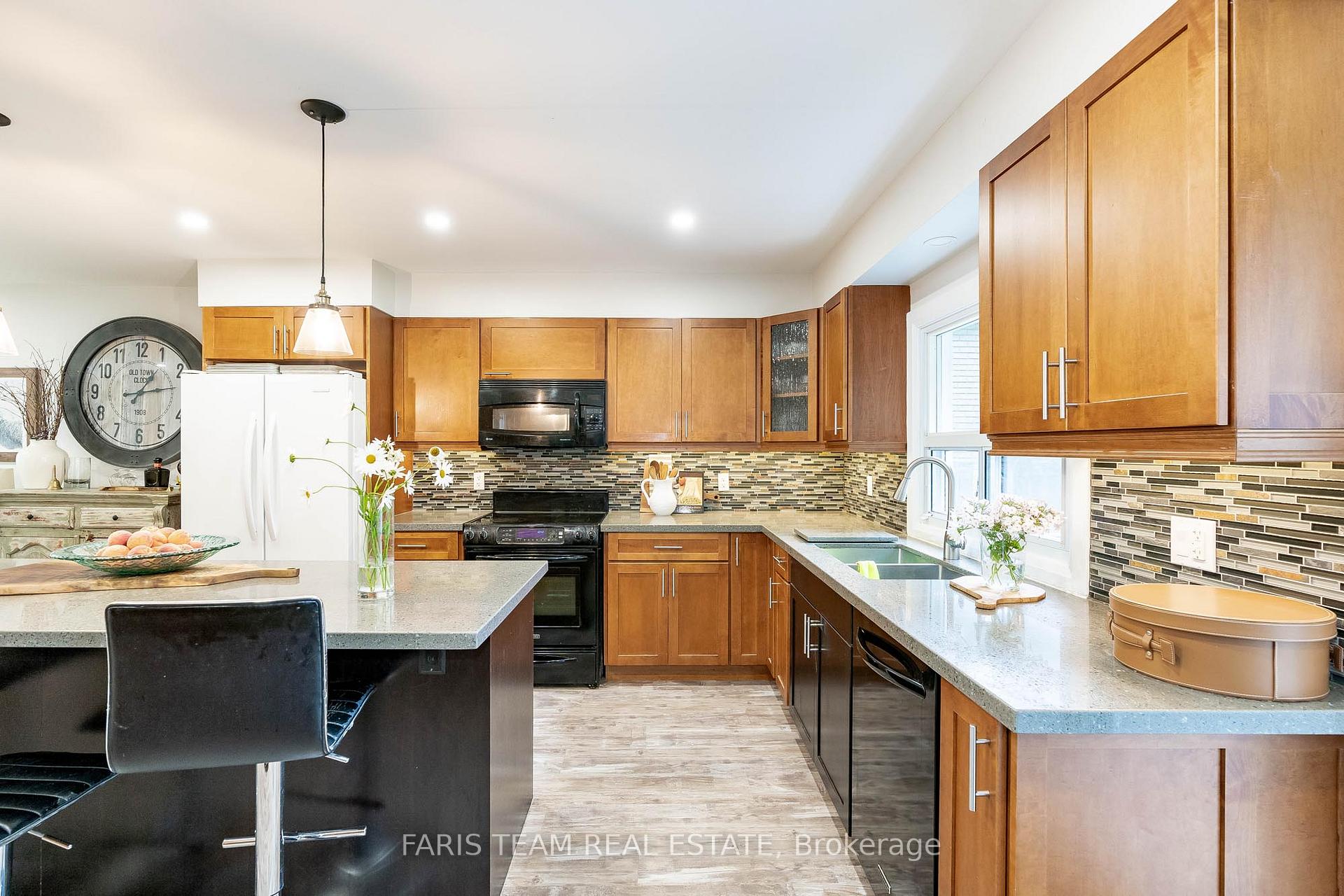 Photo 23 of 882 Kennedy Road, Innisfil, Alcona — HOMEH