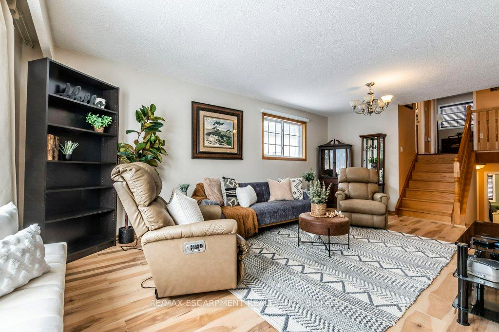 Photo 6 of 130 Queen Victoria Drive, Hamilton, Quinndale — HOMEH