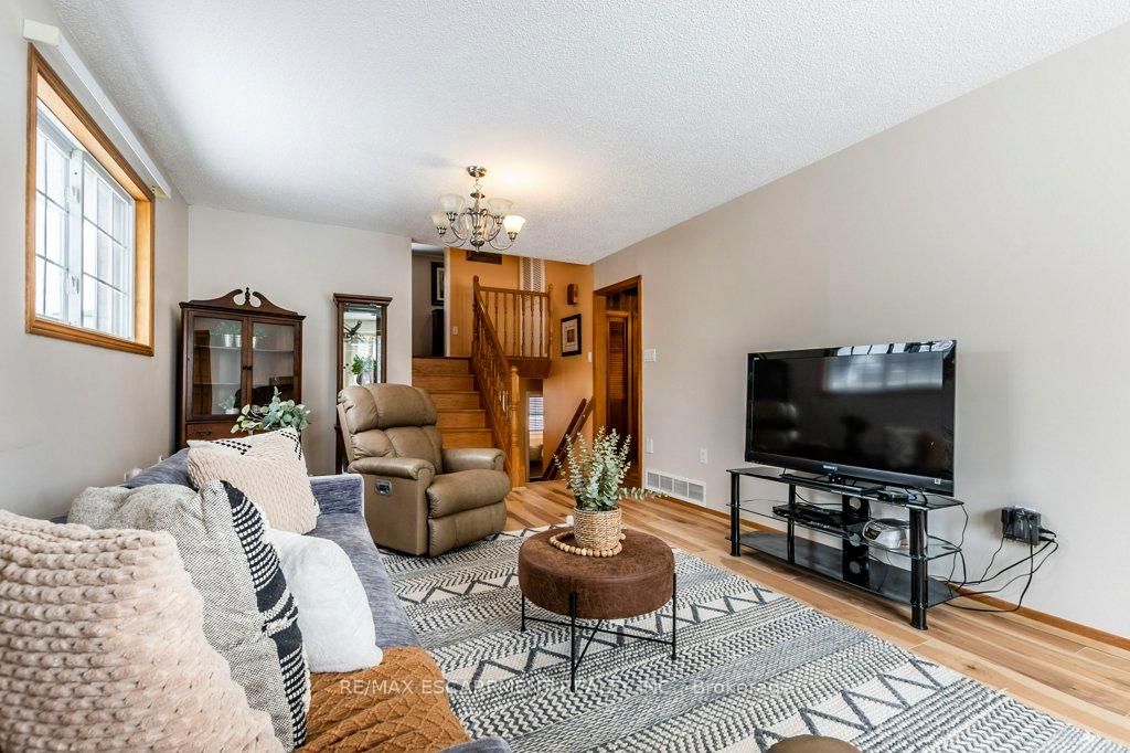 Photo 10 of 130 Queen Victoria Drive, Hamilton, Quinndale — HOMEH