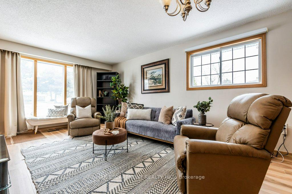 Photo 13 of 130 Queen Victoria Drive, Hamilton, Quinndale — HOMEH