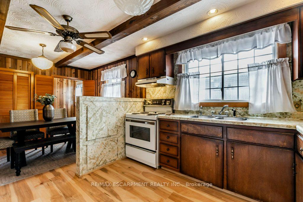Photo 21 of 130 Queen Victoria Drive, Hamilton, Quinndale — HOMEH