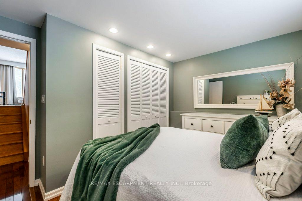Photo 15 of 130 Queen Victoria Drive, Hamilton, Quinndale — HOMEH