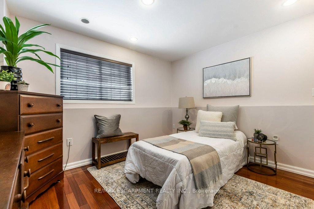 Photo 19 of 130 Queen Victoria Drive, Hamilton, Quinndale — HOMEH