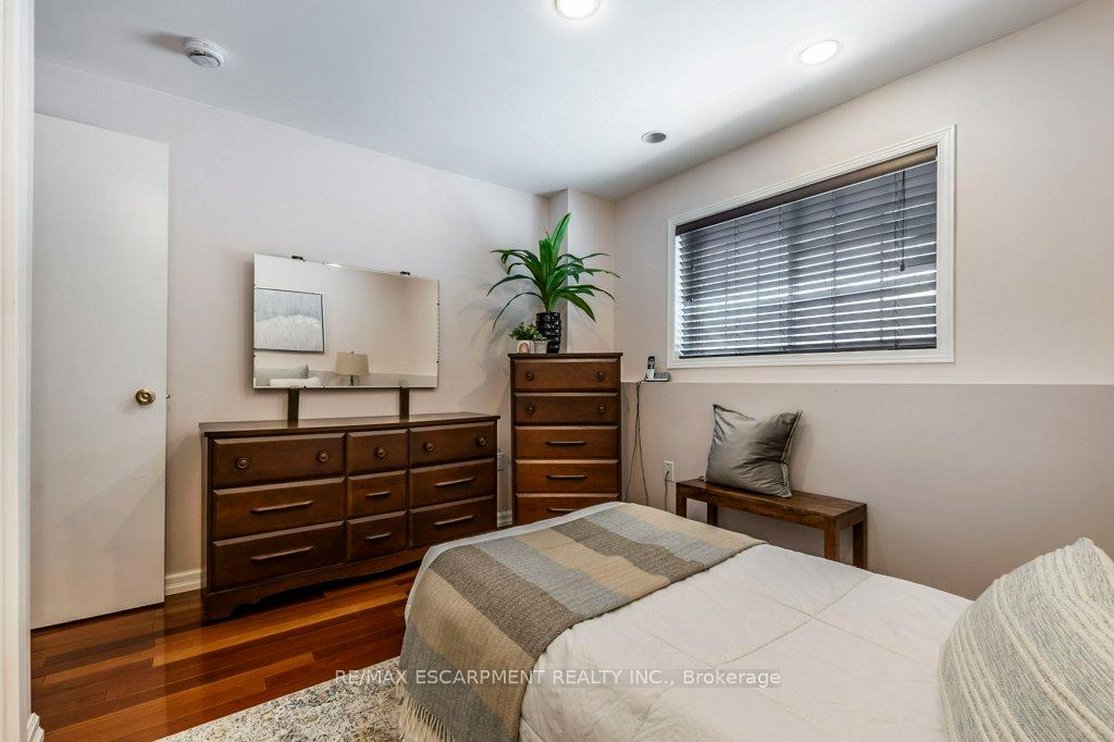 Photo 23 of 130 Queen Victoria Drive, Hamilton, Quinndale — HOMEH