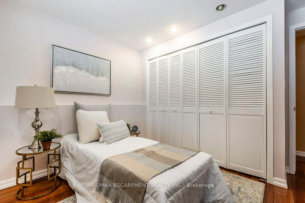 Photo 5 of 130 Queen Victoria Drive, Hamilton, Quinndale — HOMEH
