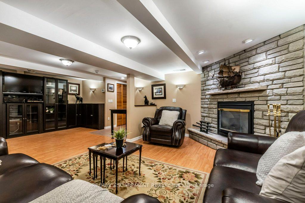 Photo 27 of 130 Queen Victoria Drive, Hamilton, Quinndale — HOMEH