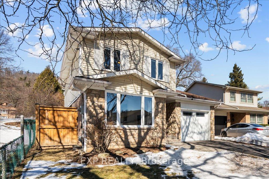 Photo 5 of 27 Parkway Place, Hamilton, Dundas — HOMEH