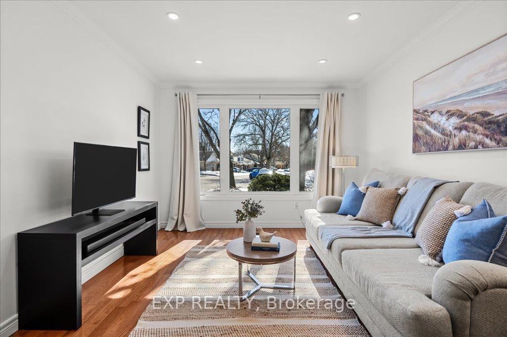 Photo 3 of 27 Parkway Place, Hamilton, Dundas — HOMEH