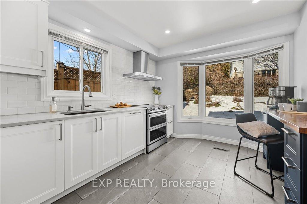 Photo 2 of 27 Parkway Place, Hamilton, Dundas — HOMEH