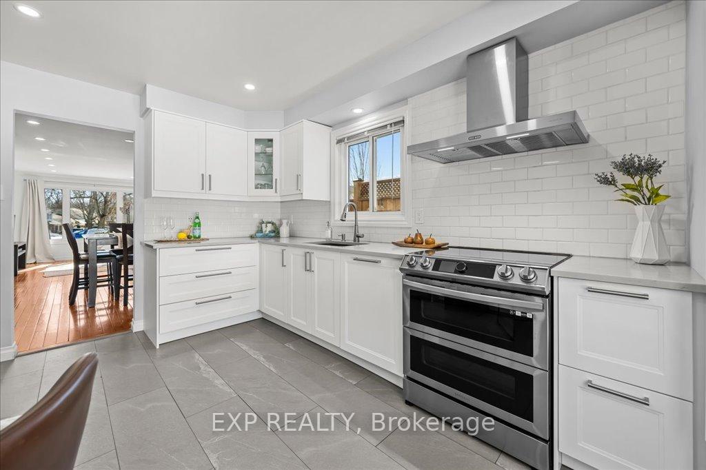 Photo 8 of 27 Parkway Place, Hamilton, Dundas — HOMEH