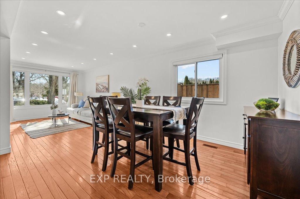 Photo 13 of 27 Parkway Place, Hamilton, Dundas — HOMEH