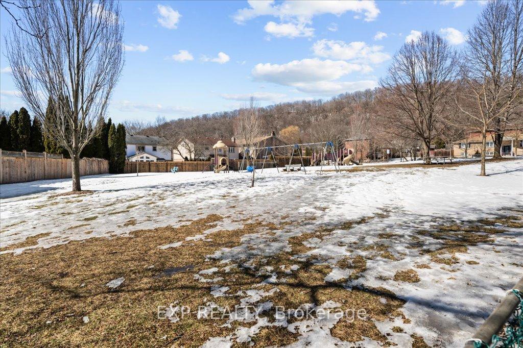Photo 41 of 27 Parkway Place, Hamilton, Dundas — HOMEH