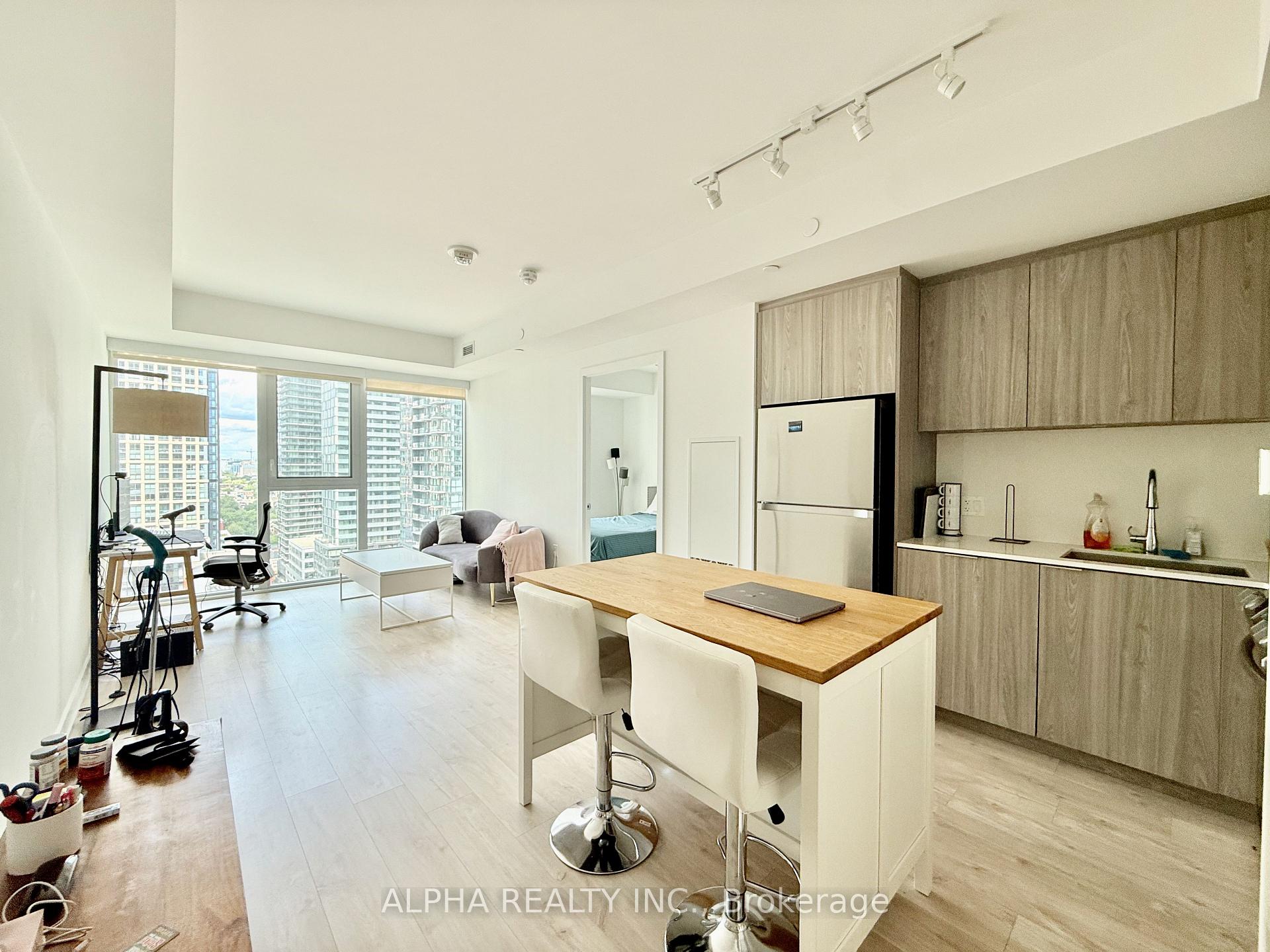 Front of Unit 2002, 357 King Street W