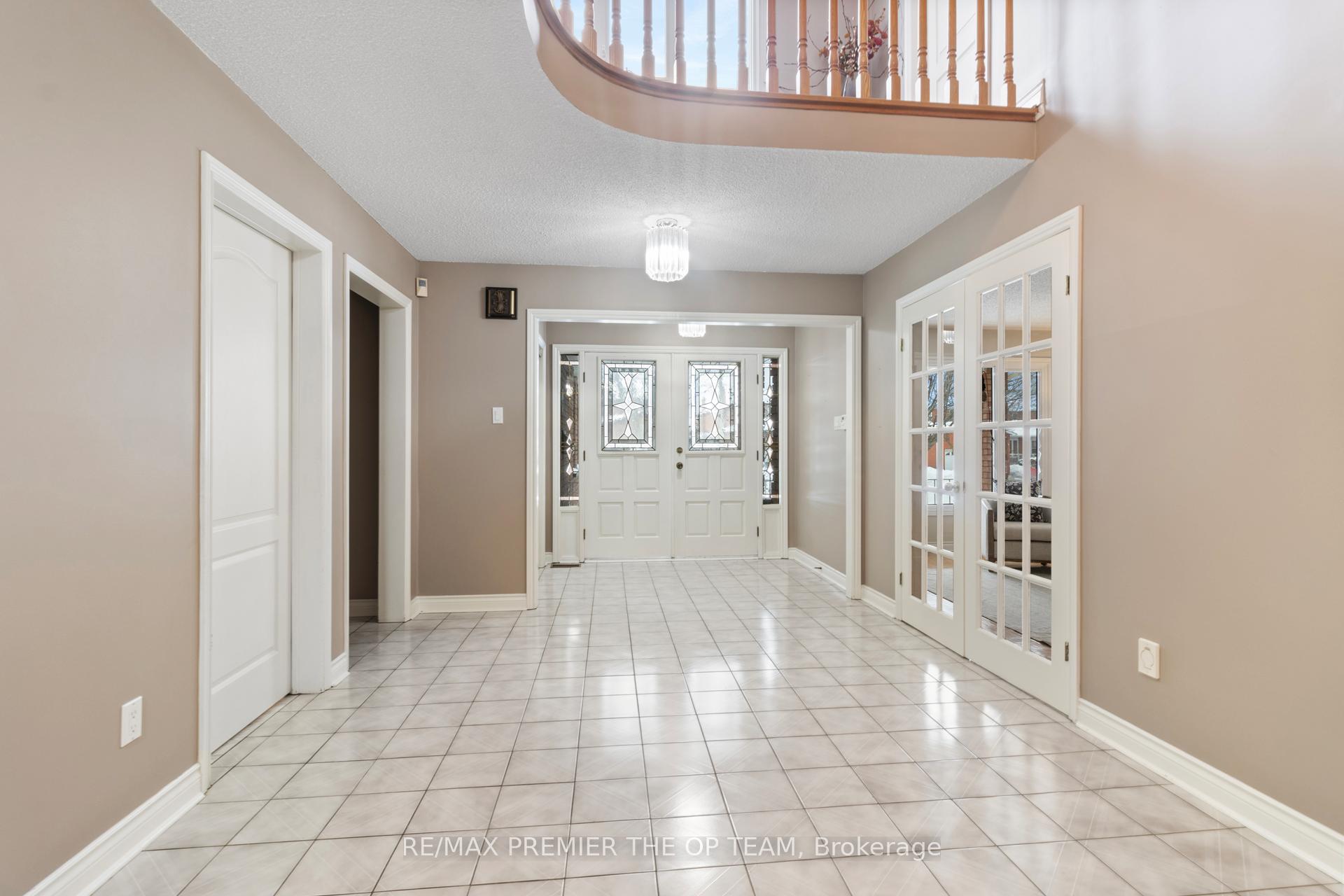 Photo 9 of 531 Forest Drive, Vaughan, West Woodbridge — HOMEH