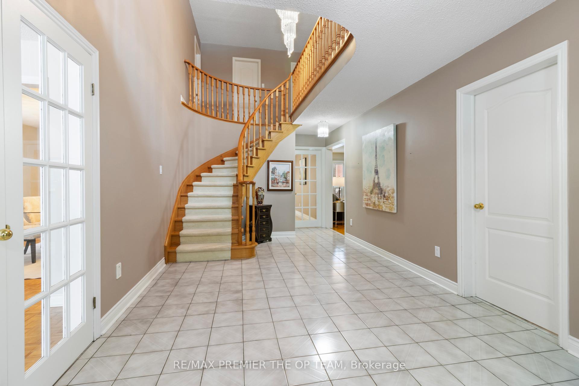 Photo 5 of 531 Forest Drive, Vaughan, West Woodbridge — HOMEH