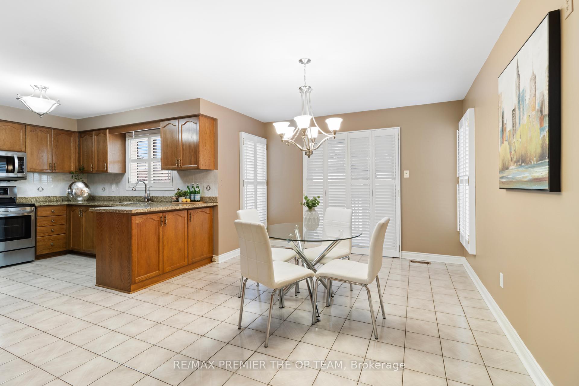 Photo 12 of 531 Forest Drive, Vaughan, West Woodbridge — HOMEH