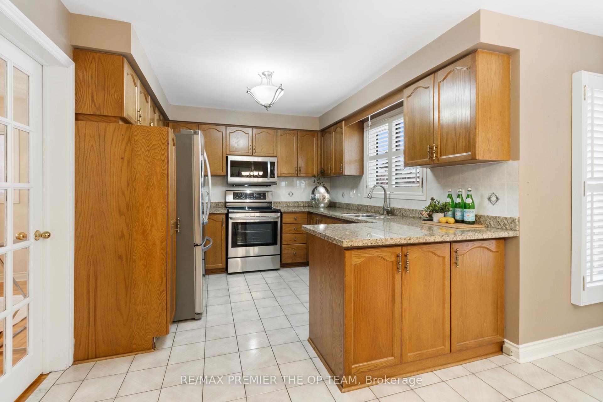 Photo 11 of 531 Forest Drive, Vaughan, West Woodbridge — HOMEH