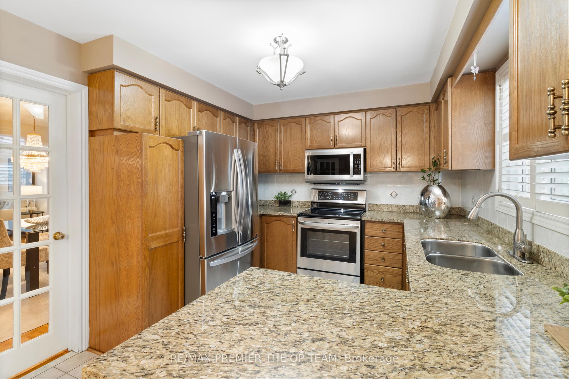 Photo 10 of 531 Forest Drive, Vaughan, West Woodbridge — HOMEH