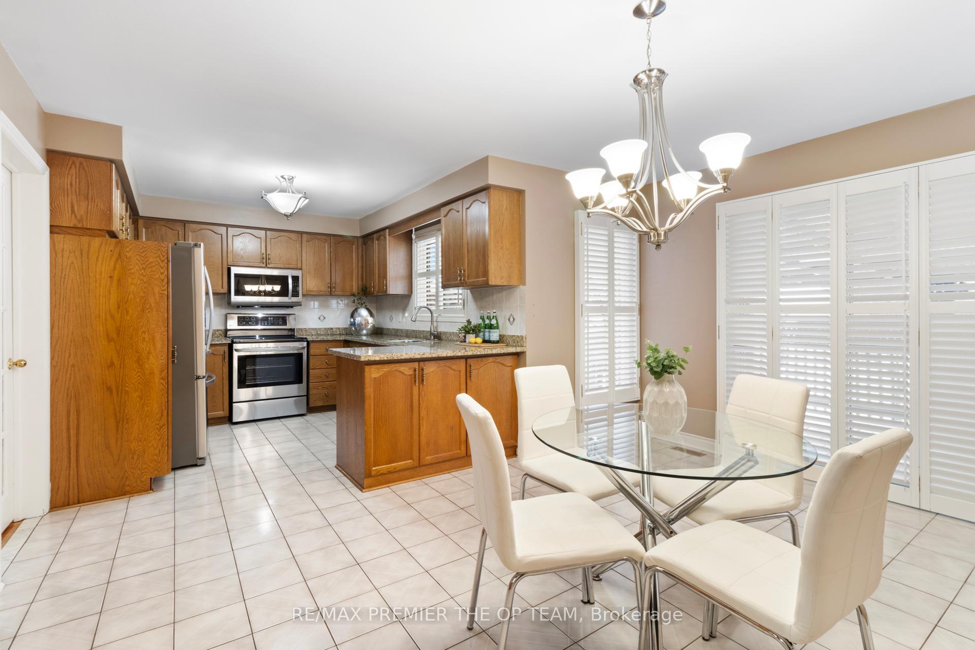 Photo 15 of 531 Forest Drive, Vaughan, West Woodbridge — HOMEH