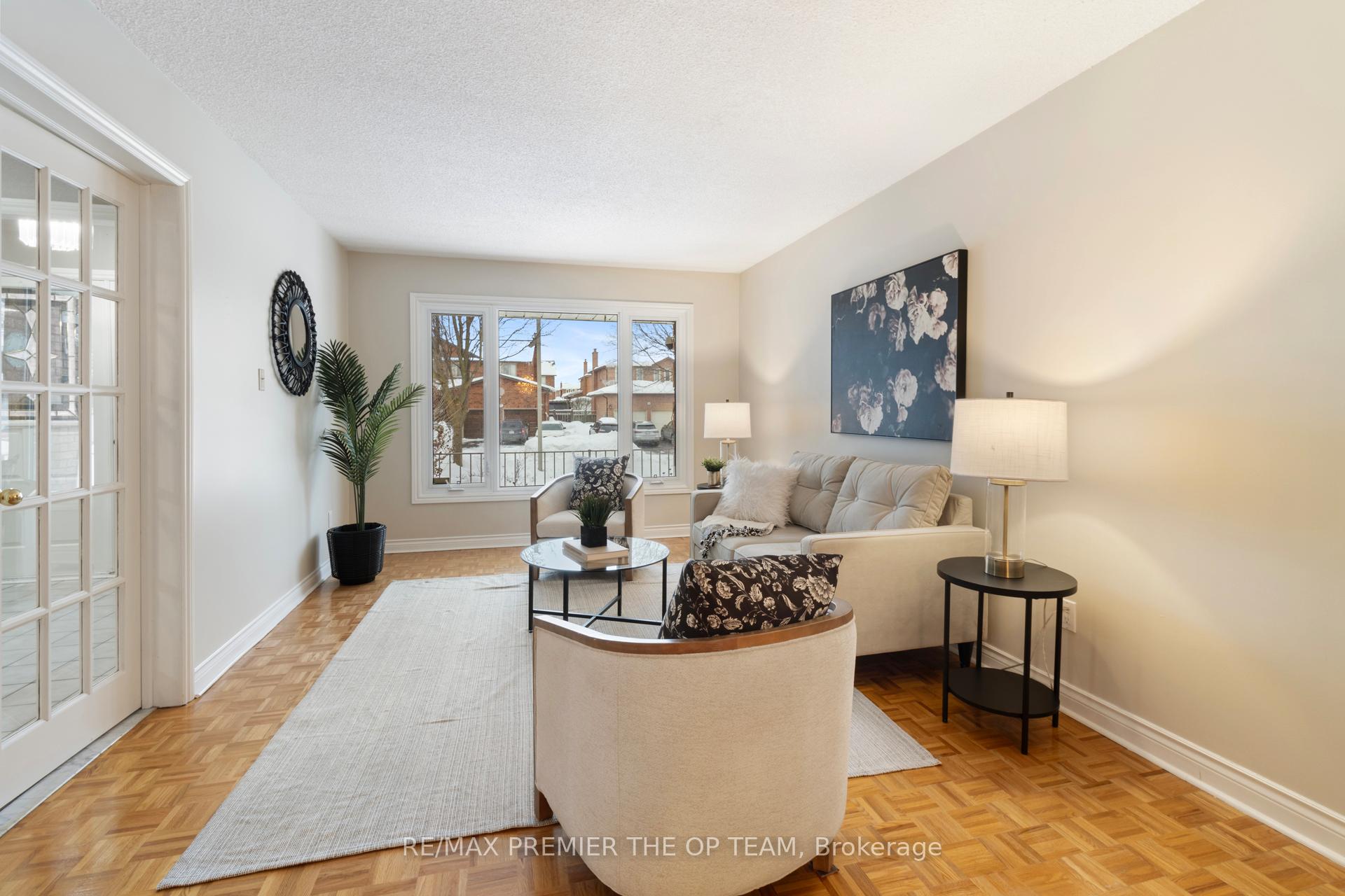 Photo 14 of 531 Forest Drive, Vaughan, West Woodbridge — HOMEH