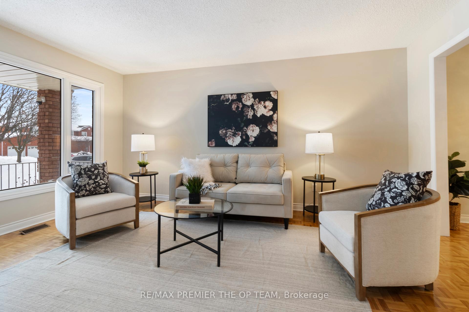 Photo 13 of 531 Forest Drive, Vaughan, West Woodbridge — HOMEH