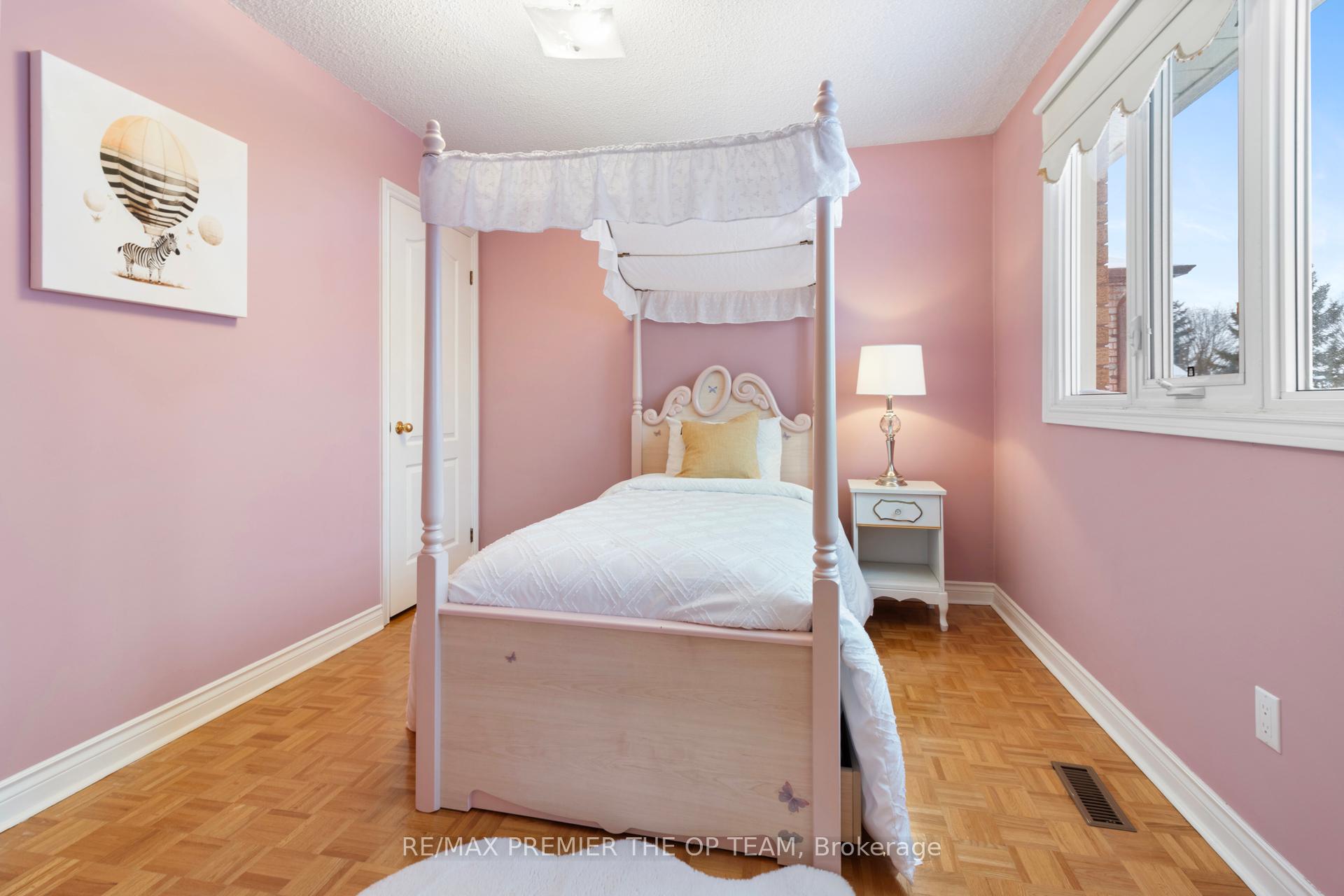 Photo 20 of 531 Forest Drive, Vaughan, West Woodbridge — HOMEH