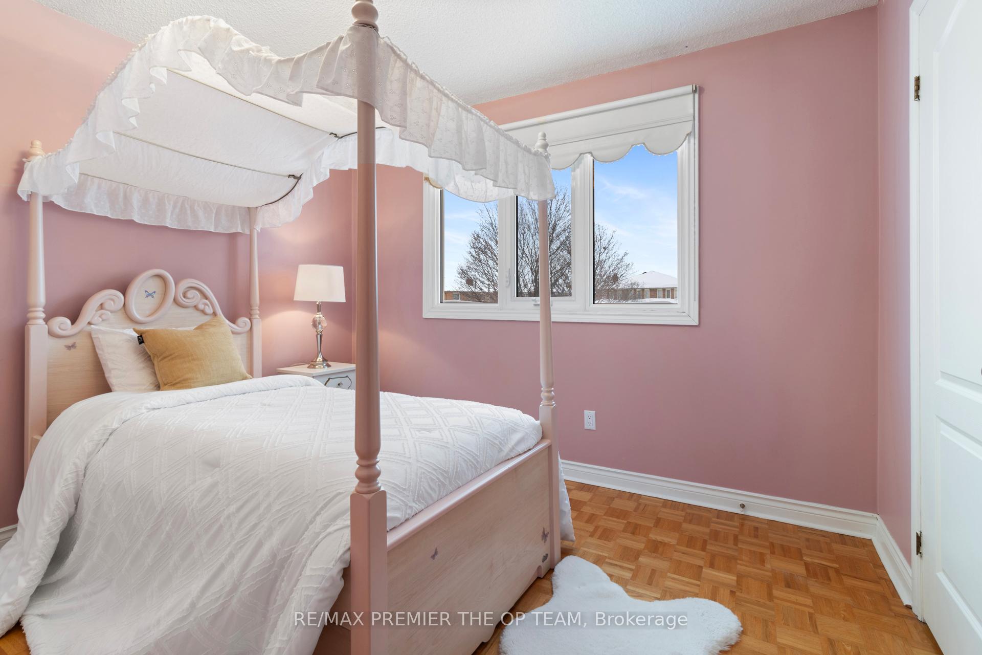 Photo 24 of 531 Forest Drive, Vaughan, West Woodbridge — HOMEH