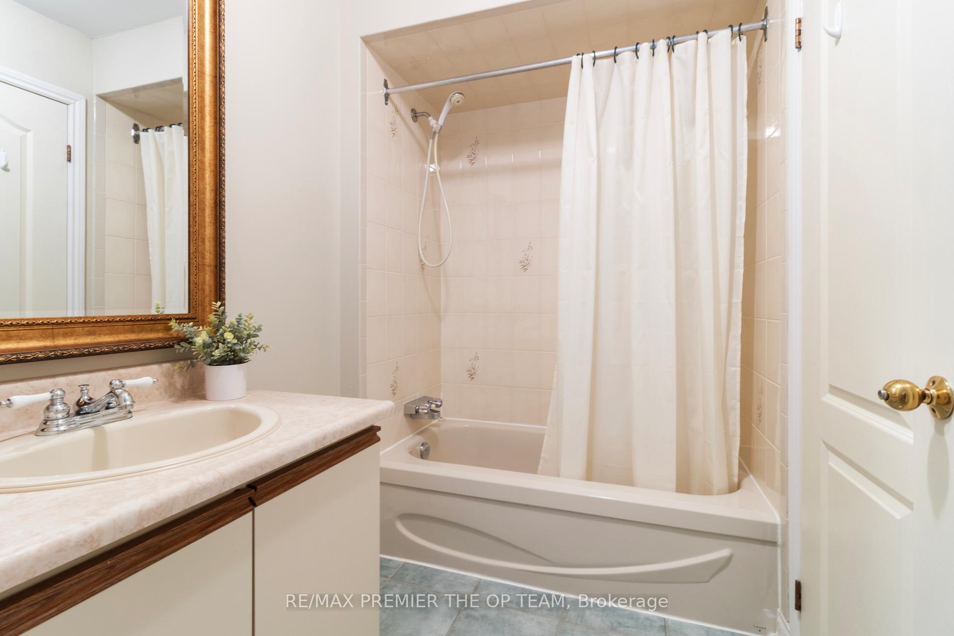 Photo 26 of 531 Forest Drive, Vaughan, West Woodbridge — HOMEH