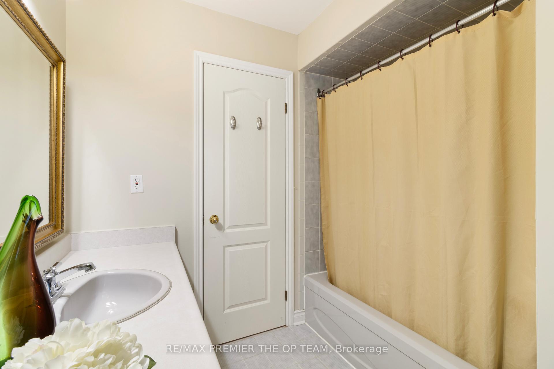 Photo 31 of 531 Forest Drive, Vaughan, West Woodbridge — HOMEH