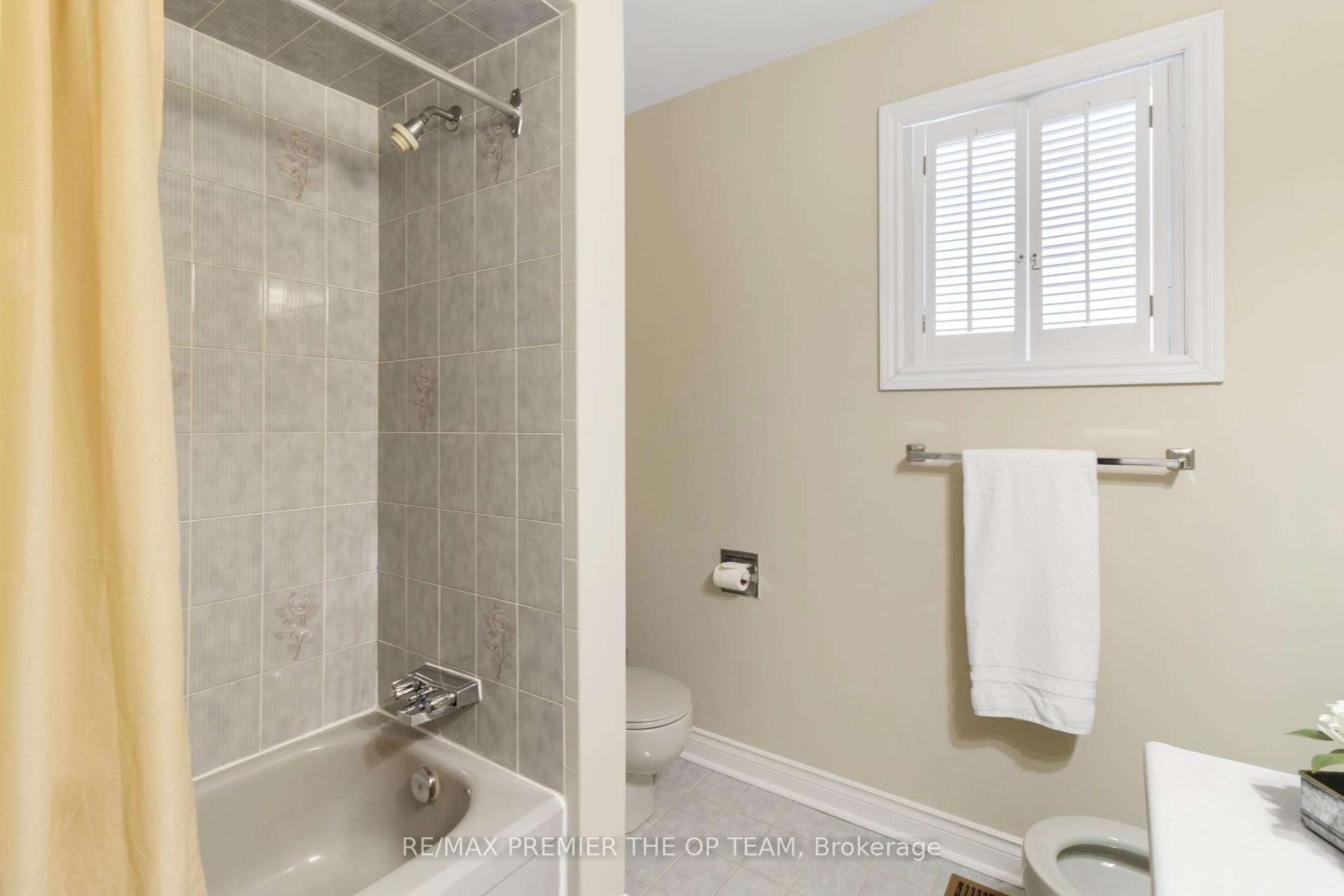 Photo 33 of 531 Forest Drive, Vaughan, West Woodbridge — HOMEH