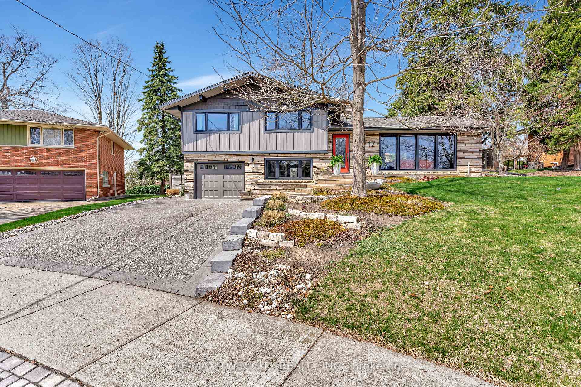Photo 1 of 12 Farmbrook Place, Kitchener — HOMEH