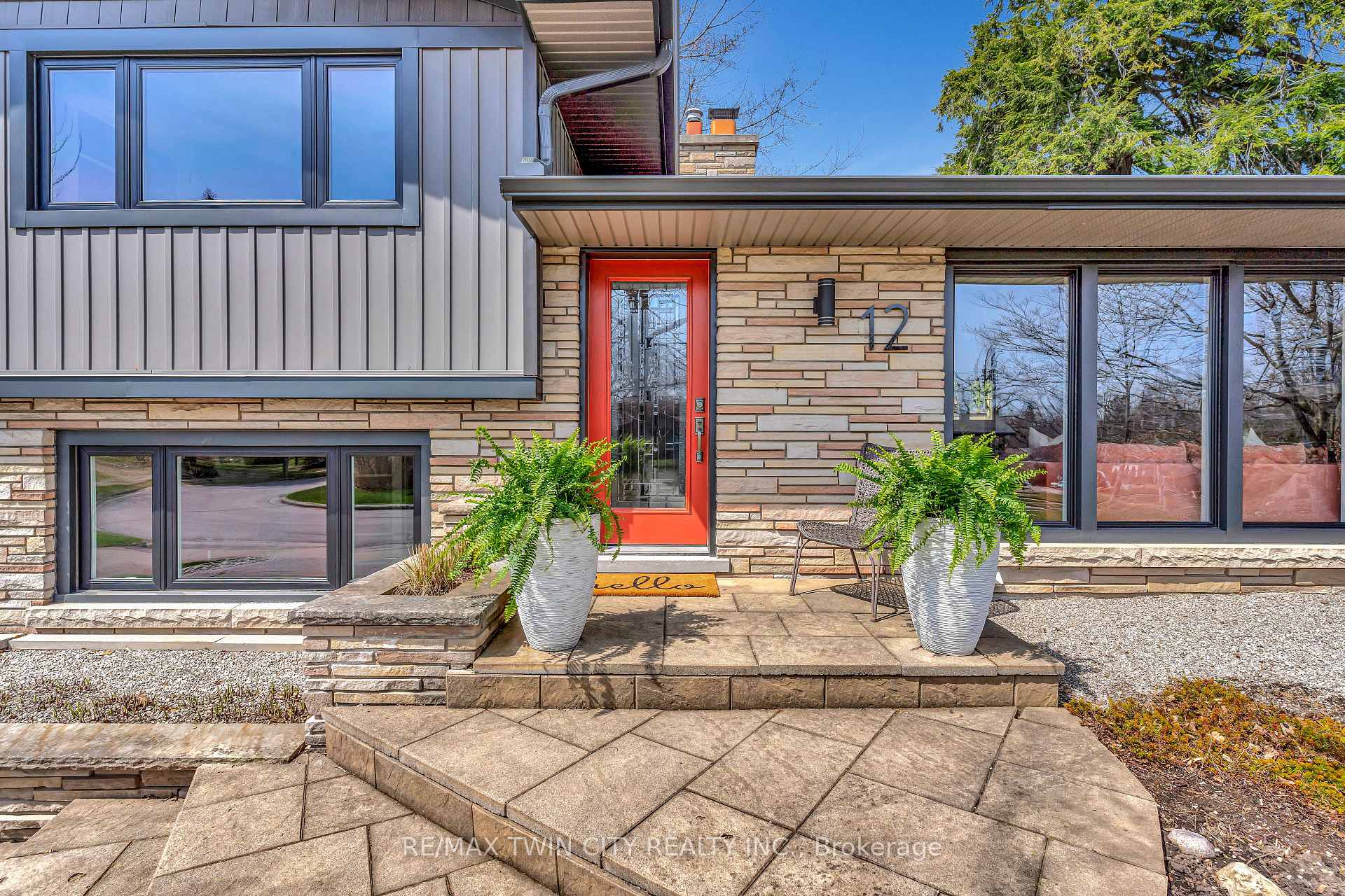 Photo 9 of 12 Farmbrook Place, Kitchener — HOMEH