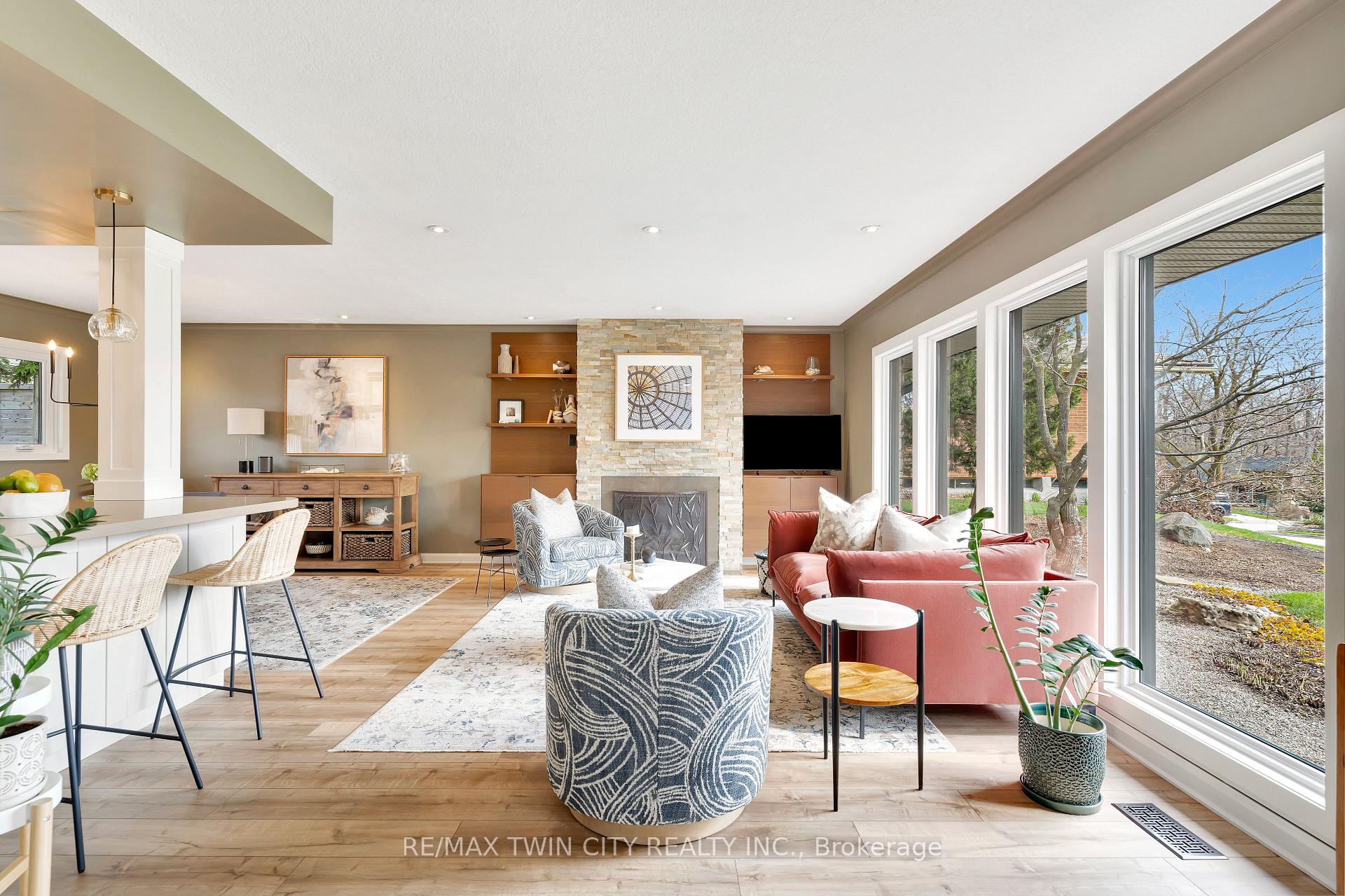 Photo 2 of 12 Farmbrook Place, Kitchener — HOMEH