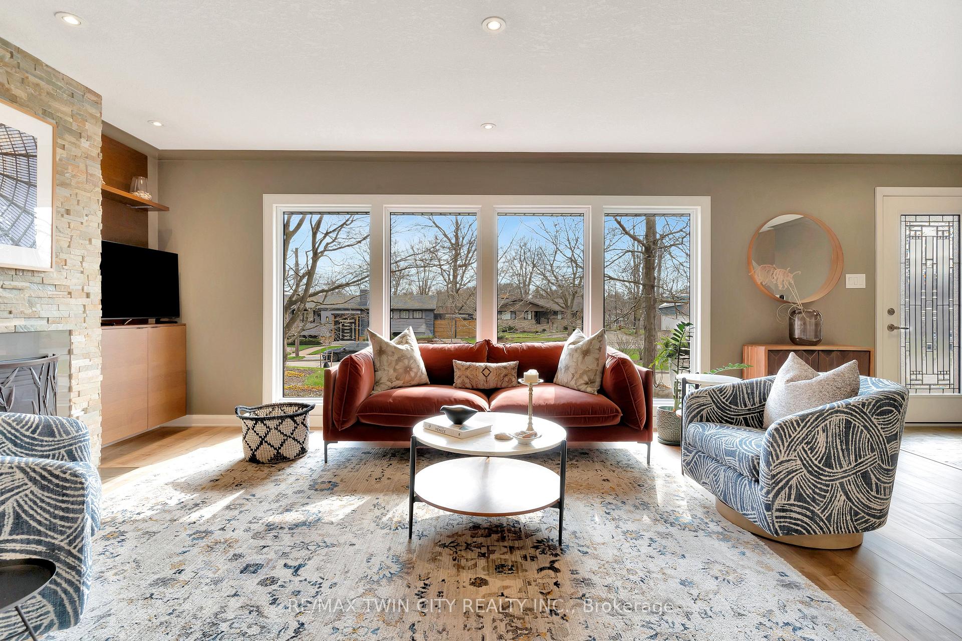 Photo 17 of 12 Farmbrook Place, Kitchener — HOMEH
