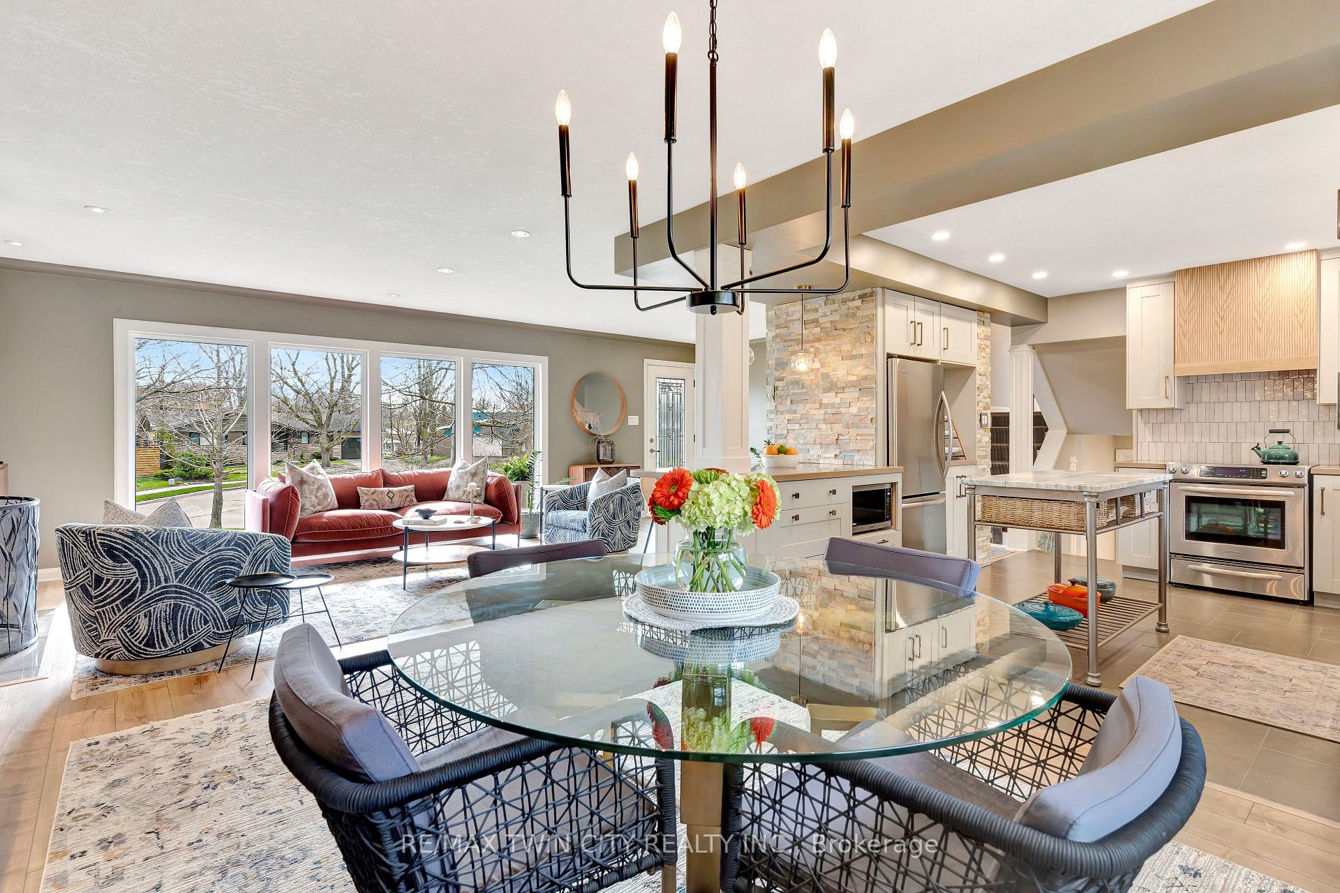 Photo 8 of 12 Farmbrook Place, Kitchener — HOMEH