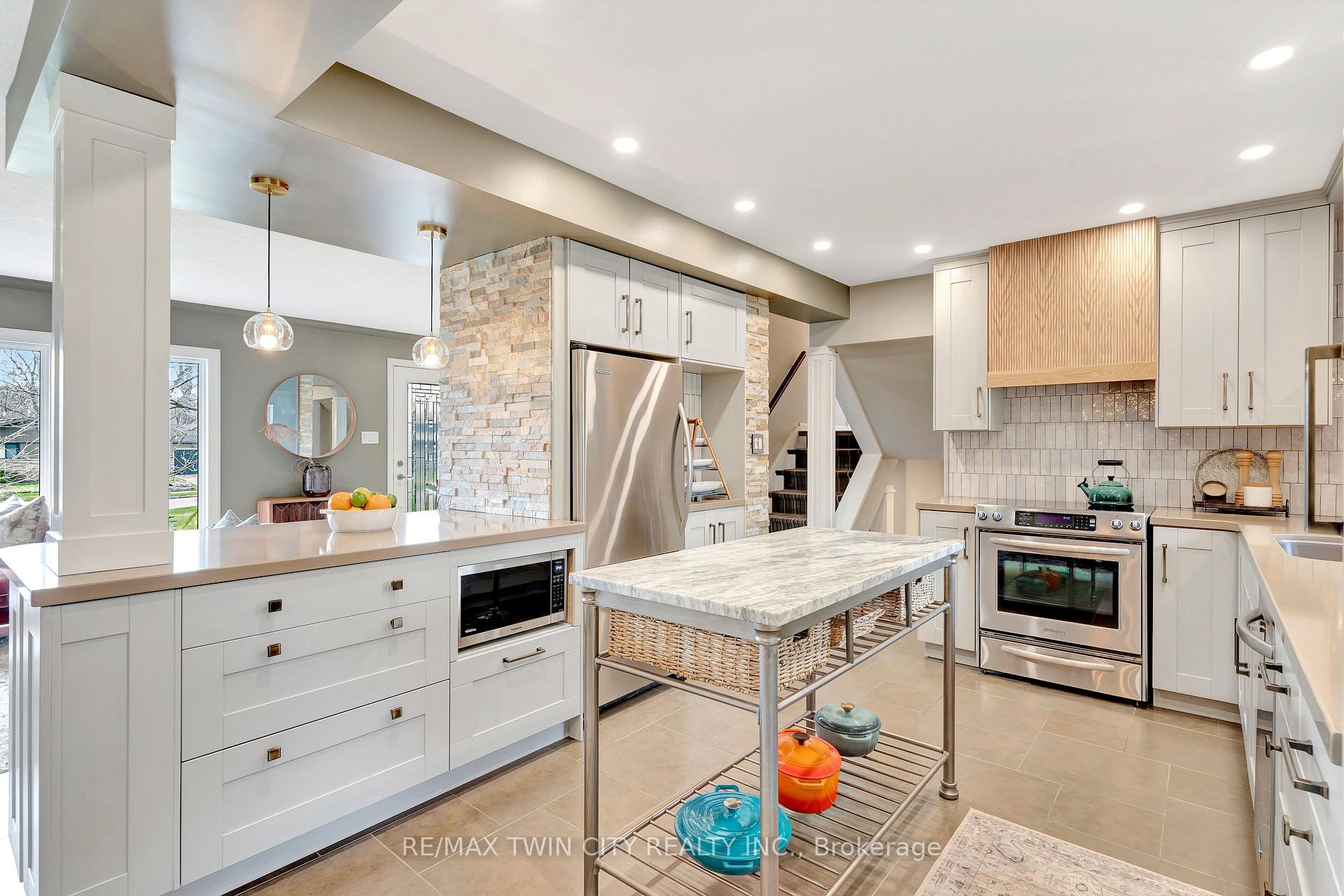 Photo 13 of 12 Farmbrook Place, Kitchener — HOMEH