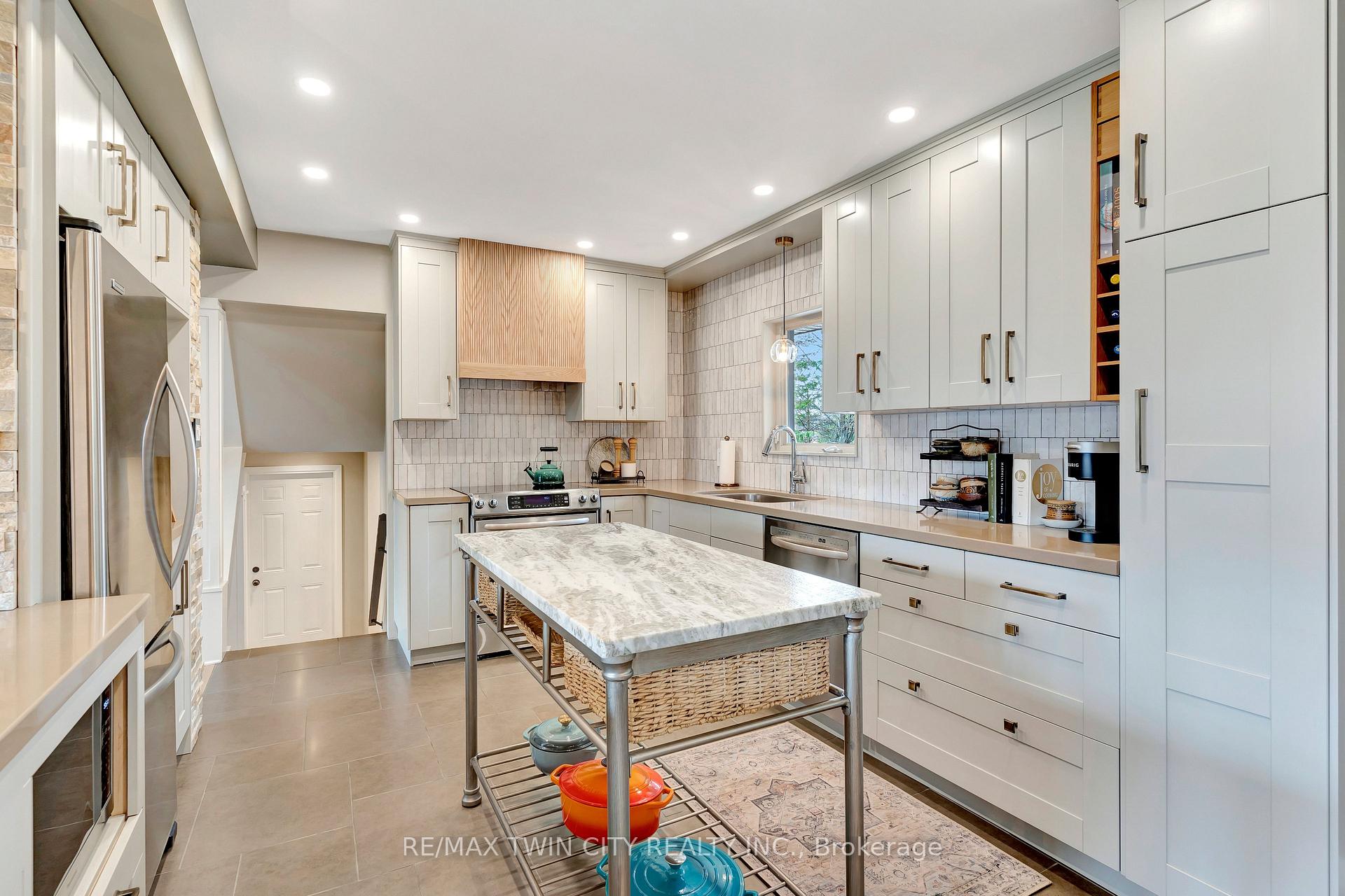 Photo 10 of 12 Farmbrook Place, Kitchener — HOMEH