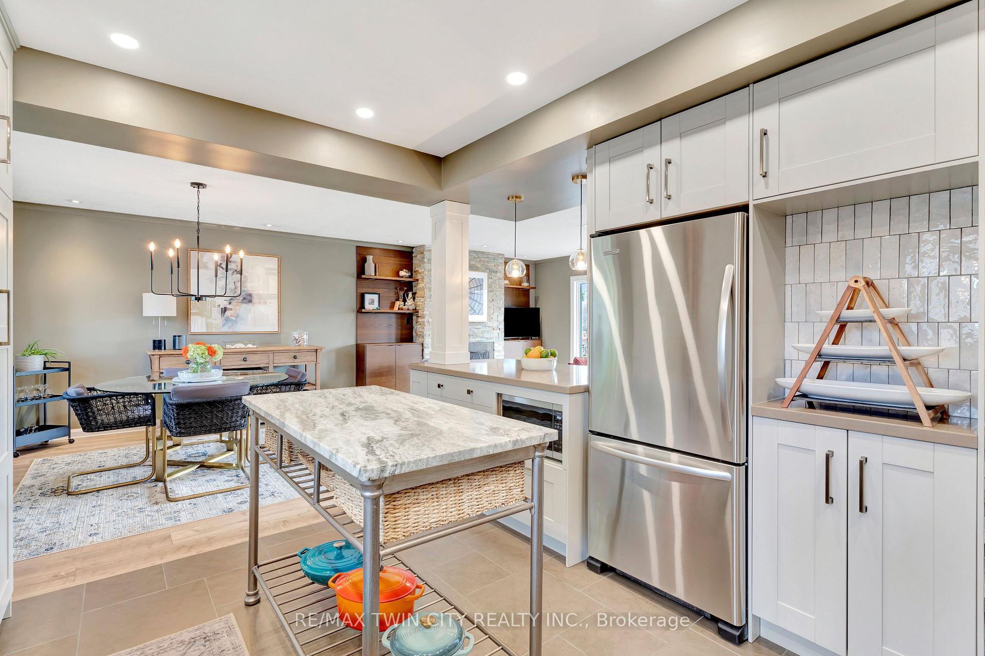 Photo 5 of 12 Farmbrook Place, Kitchener — HOMEH