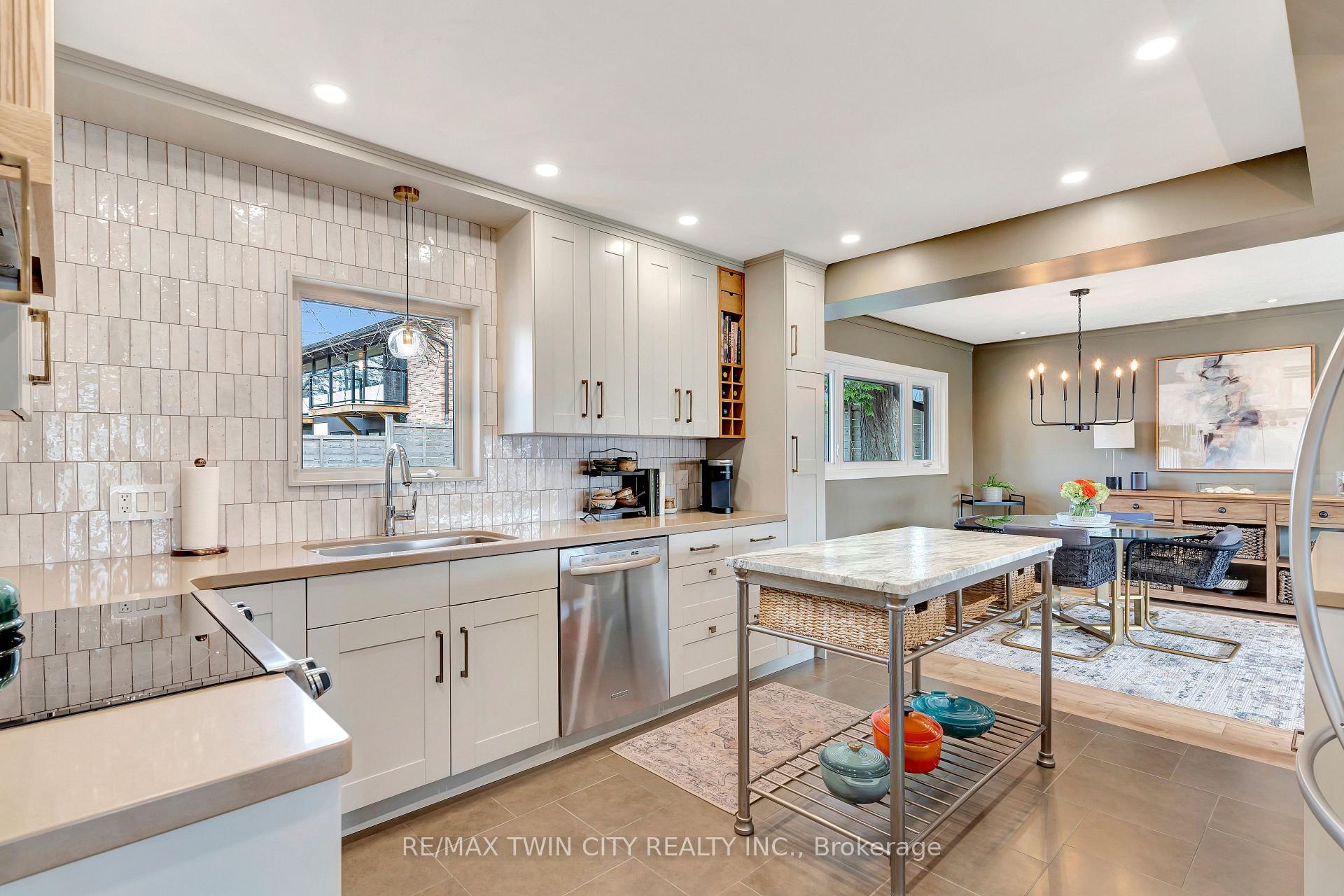 Photo 14 of 12 Farmbrook Place, Kitchener — HOMEH