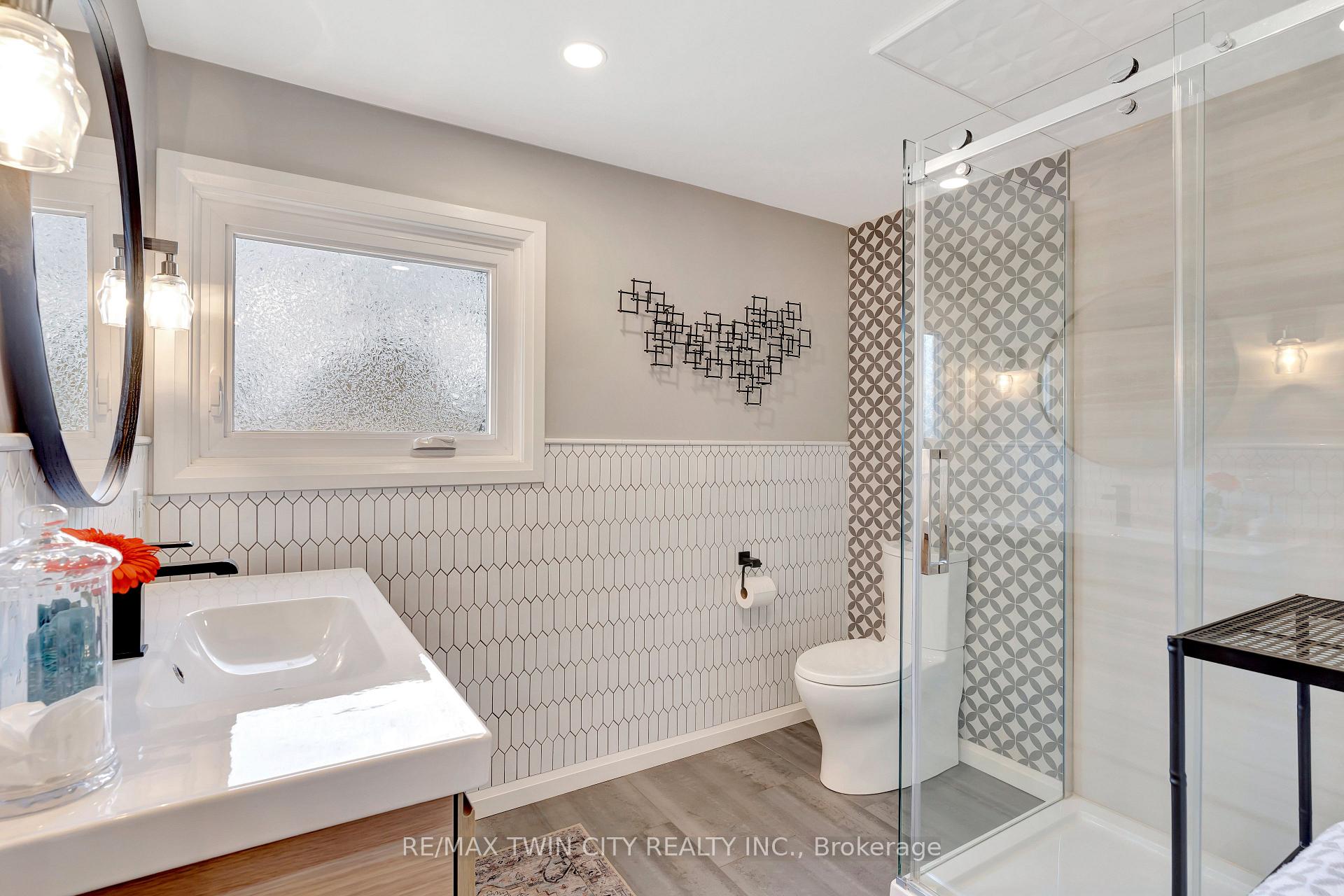 Photo 16 of 12 Farmbrook Place, Kitchener — HOMEH