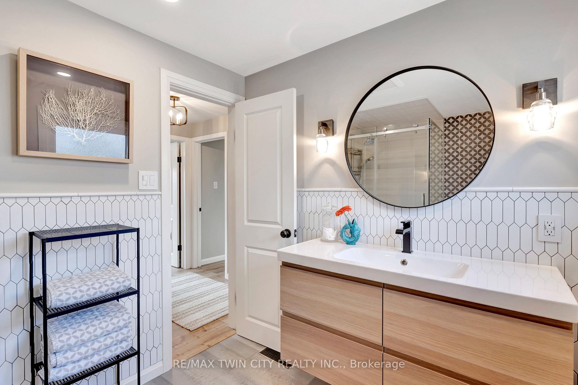 Photo 20 of 12 Farmbrook Place, Kitchener — HOMEH