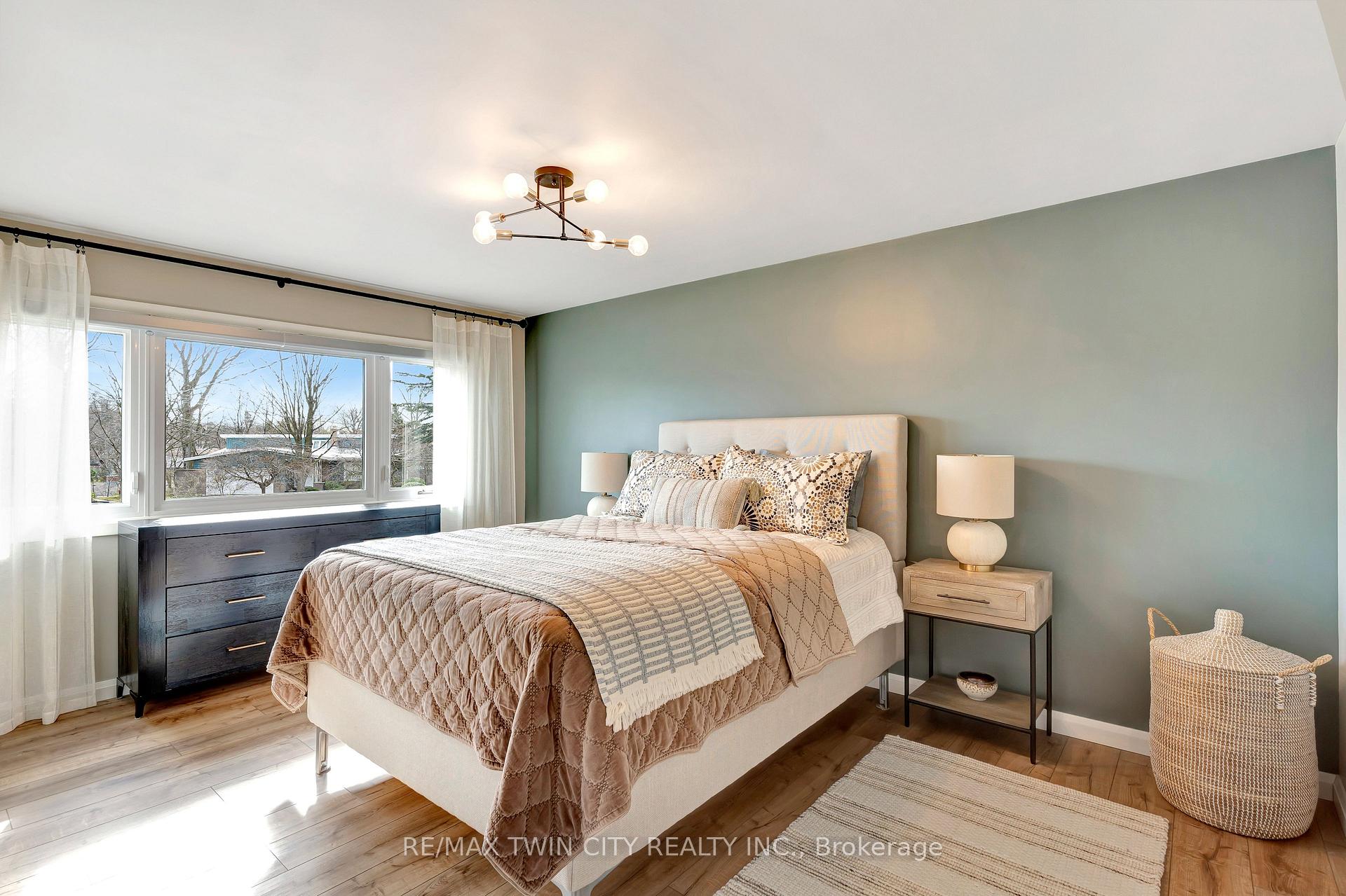 Photo 33 of 12 Farmbrook Place, Kitchener — HOMEH