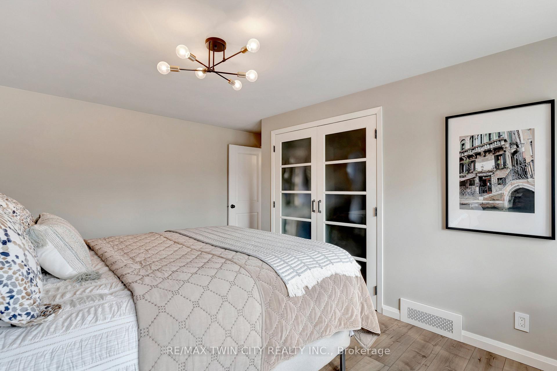 Photo 26 of 12 Farmbrook Place, Kitchener — HOMEH