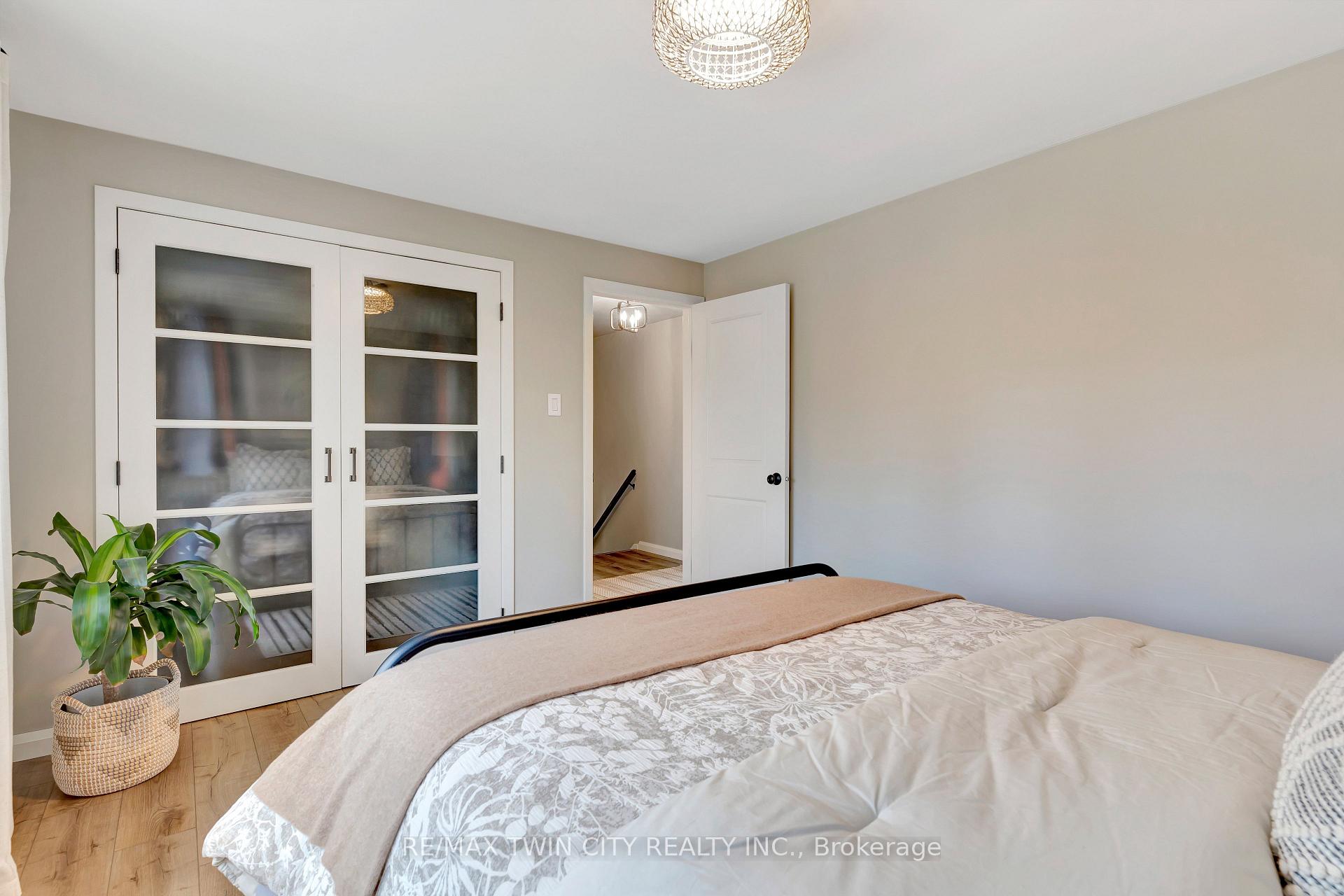 Photo 18 of 12 Farmbrook Place, Kitchener — HOMEH