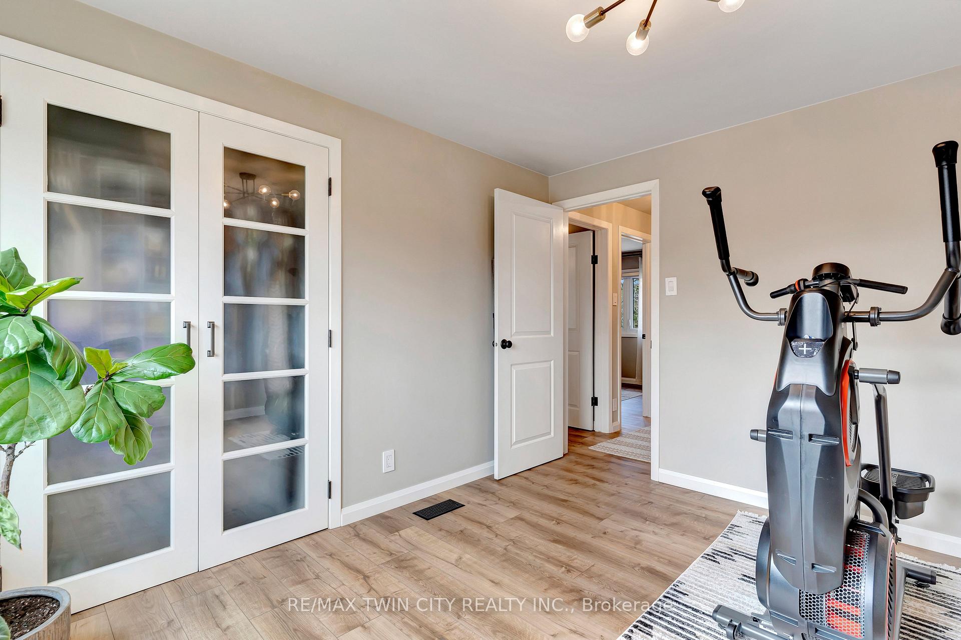 Photo 25 of 12 Farmbrook Place, Kitchener — HOMEH