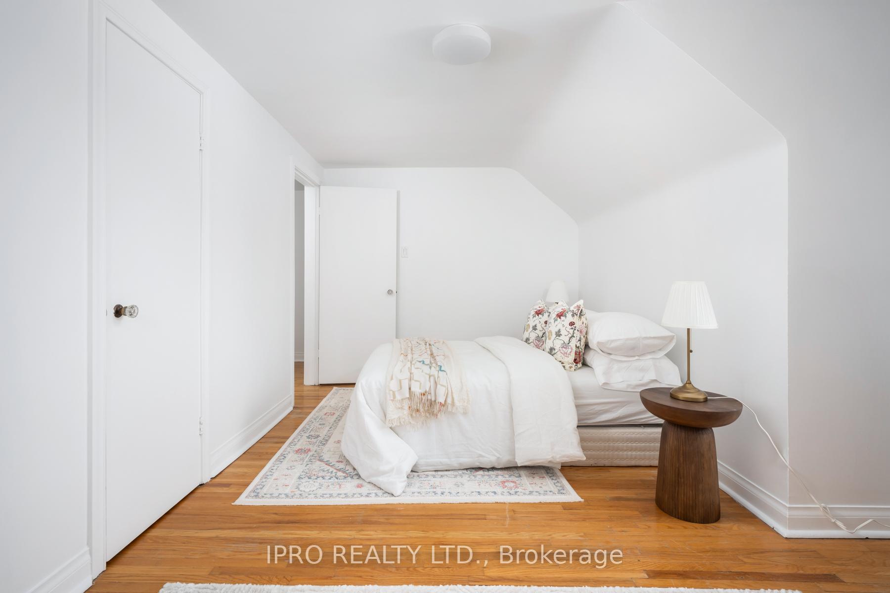 Photo 26 of 37 Holland Avenue, Toronto, O'Connor-Parkview — HOMEH
