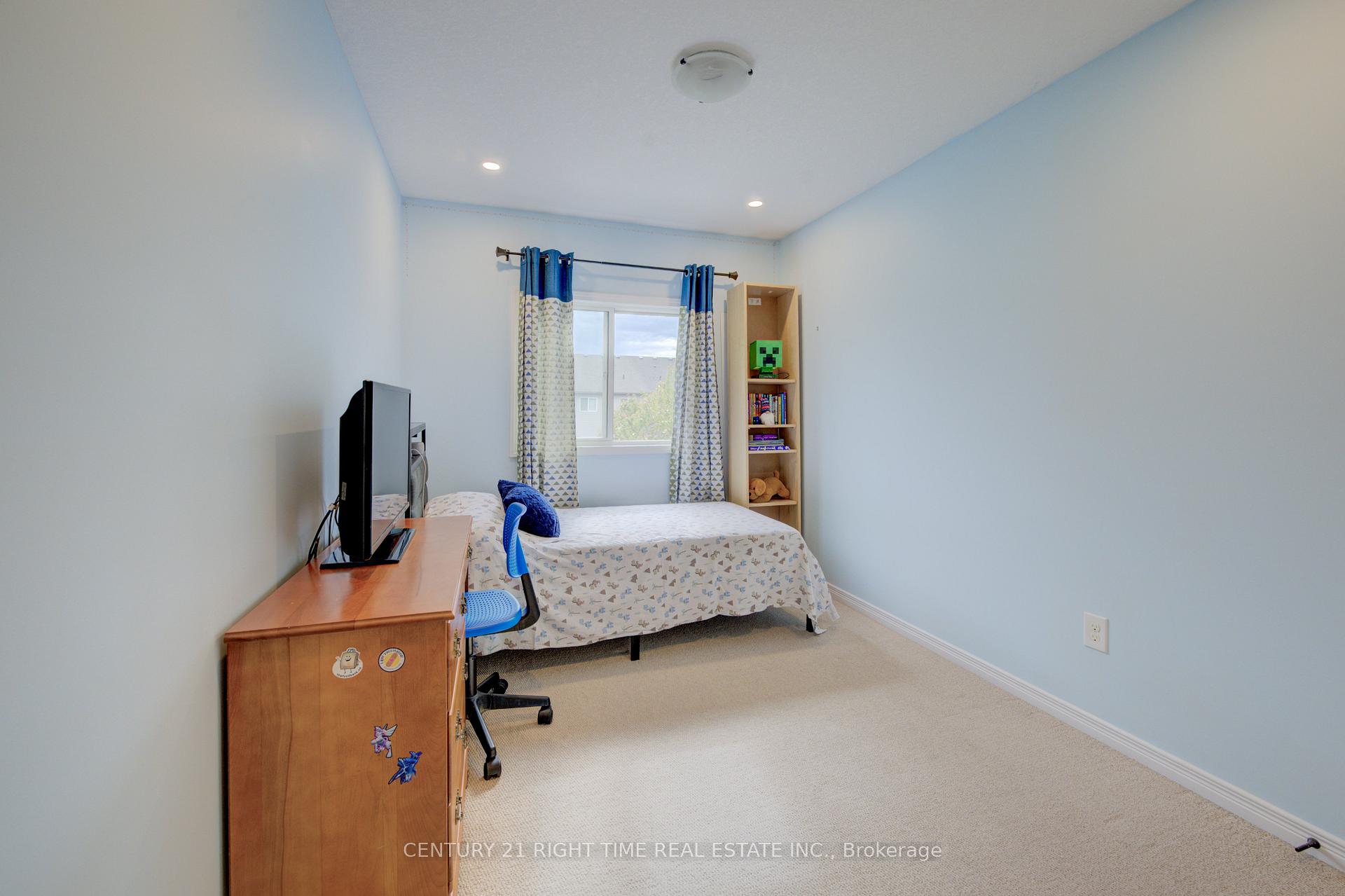 Photo 14 of 13 Machado Street, Kitchener — HOMEH